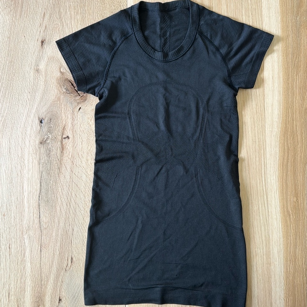 Lululemon black compression tech tshirt